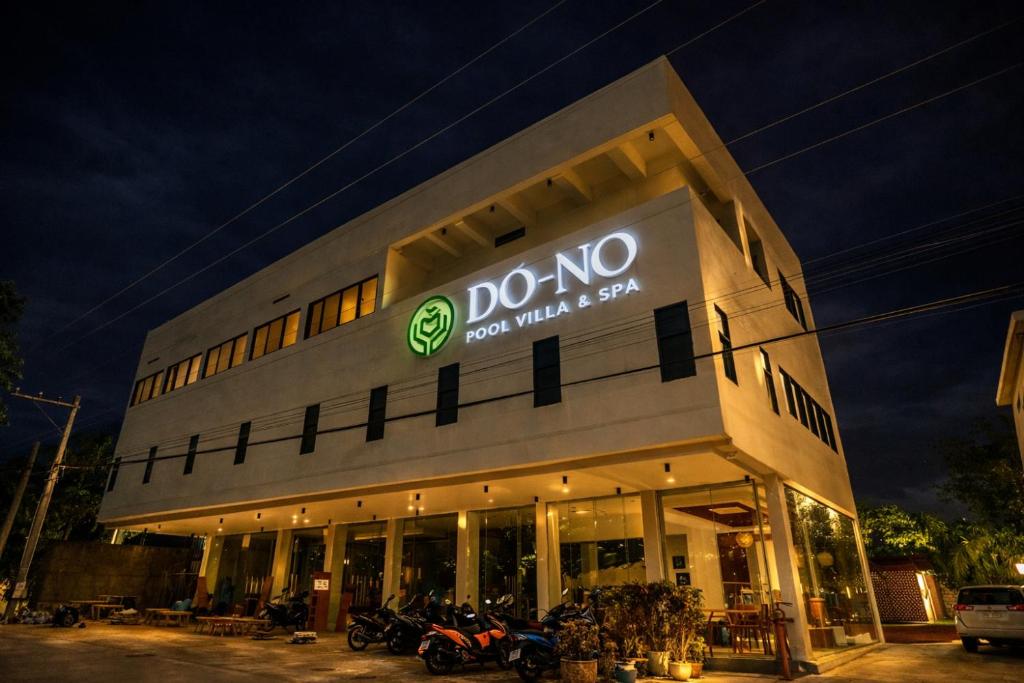 Tòa nhà nơi resort tọa lạc