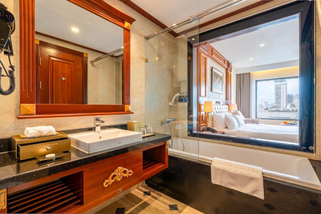 Phòng Deluxe Đôi Nhìn ra 1 Góc Biển