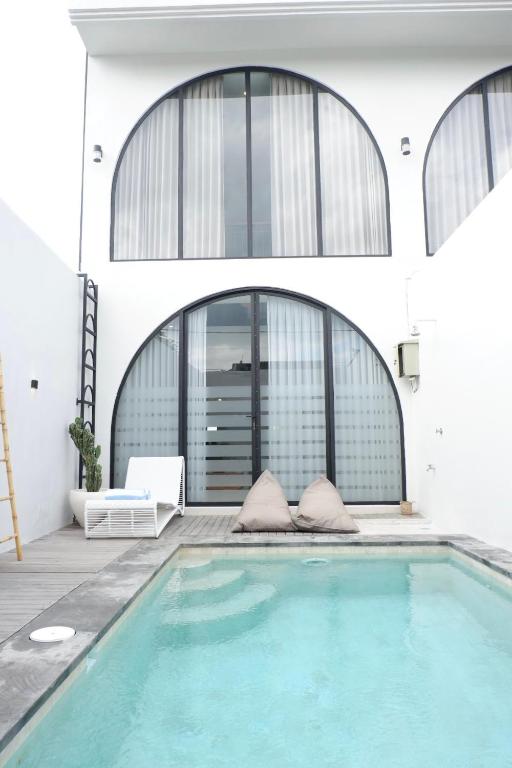 a swimming pool in the middle of a building at Modern 1BR Loft style with pool in Pegending in Dalung