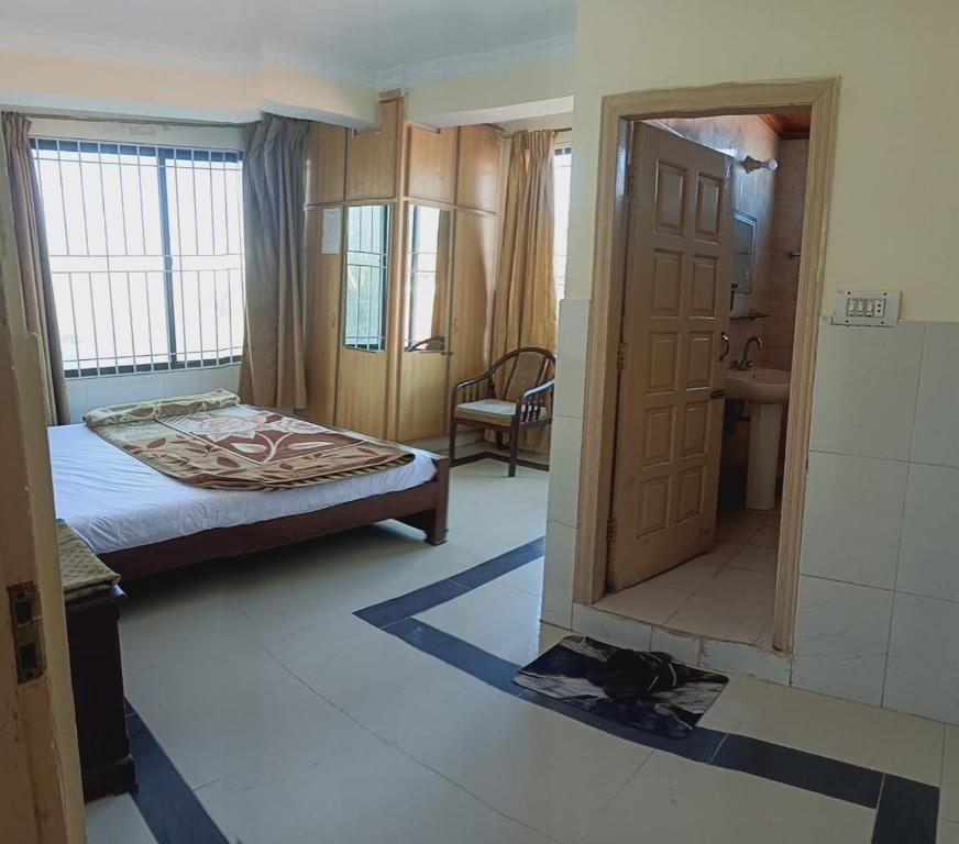 Postel nebo postele na pokoji v ubytování Bilal Guest House Murree