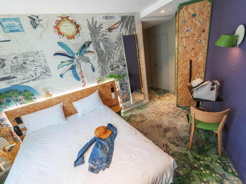 Postel nebo postele na pokoji v ubytování ibis Styles Paris Boulogne Marcel Sembat