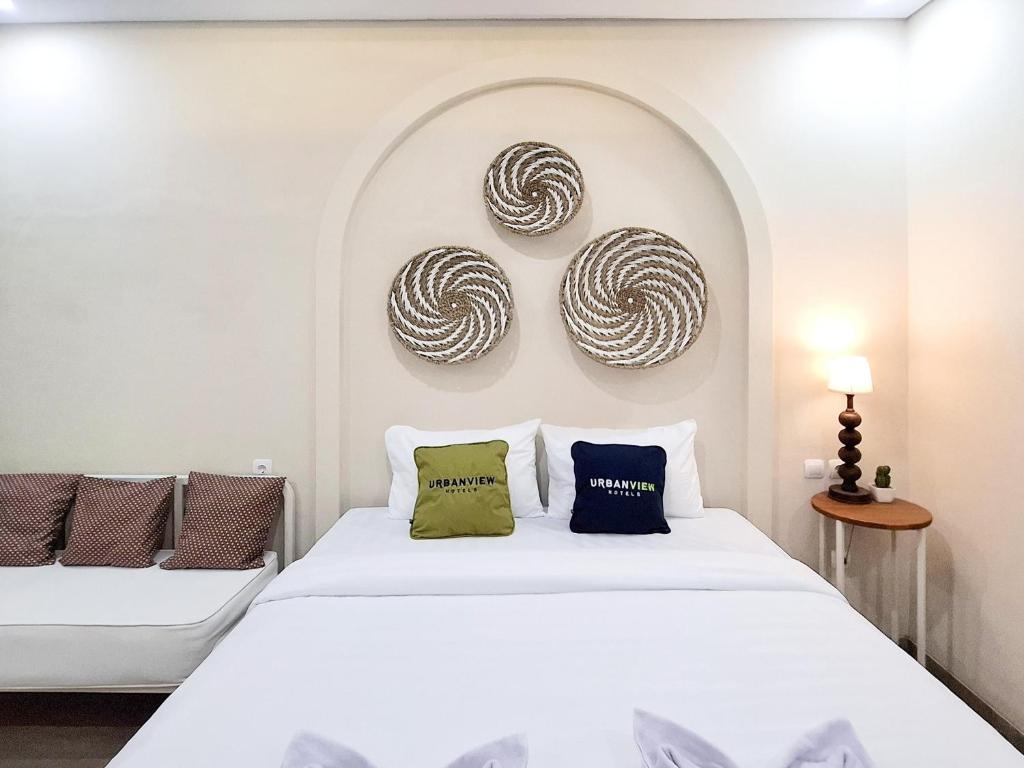 Urbanview Terra Hotel Syariah Near Stasiun Sragen by RedDoorz - Habitación Doble Deluxe