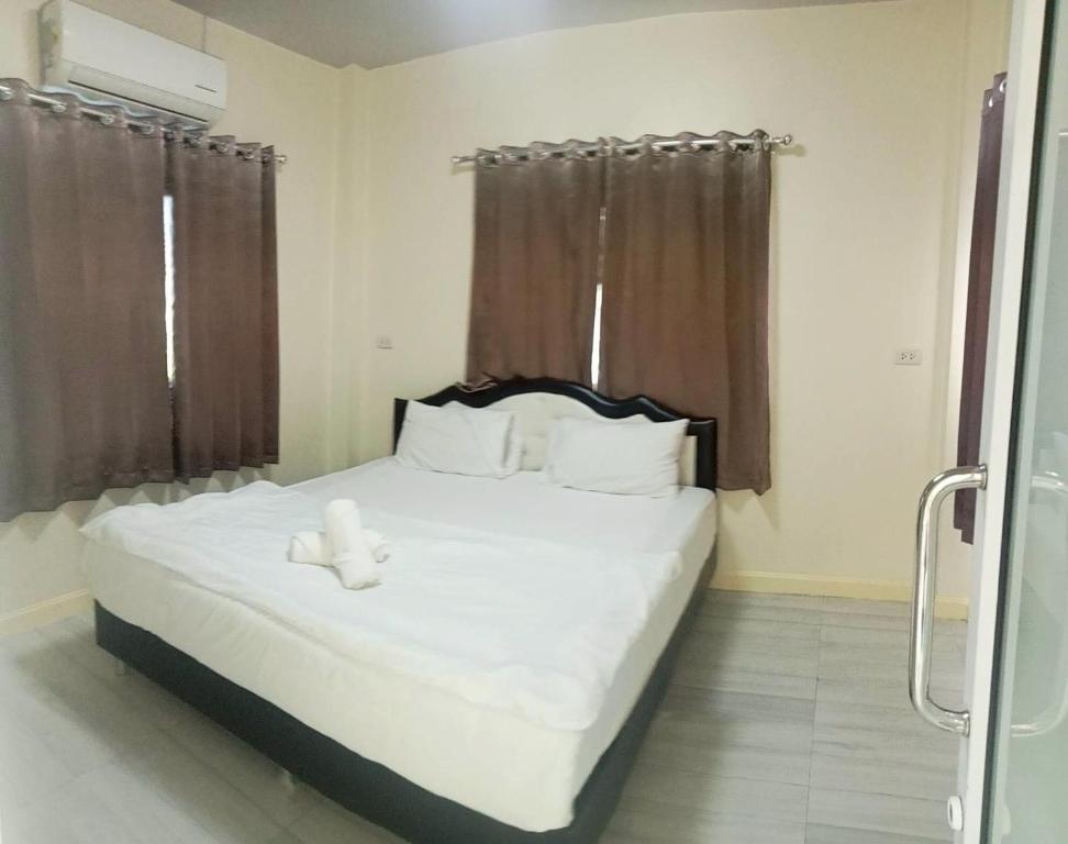 Postel nebo postele na pokoji v ubytování Chayapa Fang Hotel ชญาภาฝาง โฮเทล