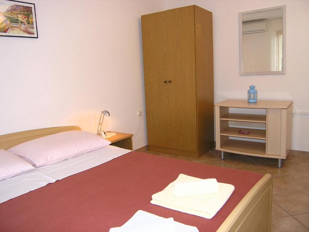 Postel nebo postele na pokoji v ubytování Apartmani Dolencic
