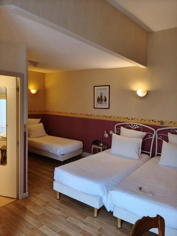 Logis Hôtel Le Plantagenêt - Standaard Driepersoonskamer