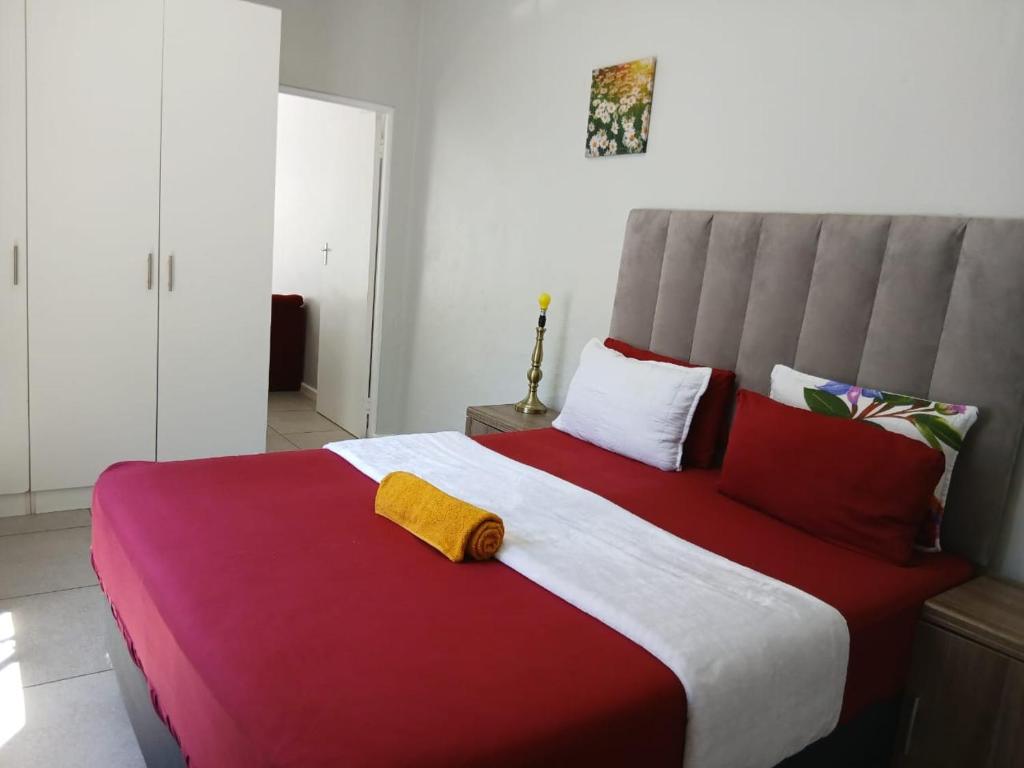 Postel nebo postele na pokoji v ubytování Neo & Ruks Guest Houses Boston Belleville