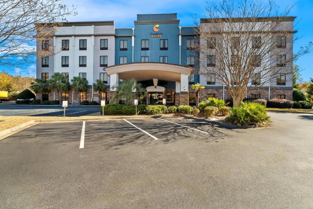 a parking lot in front of a building at Comfort Suites Simpsonville - Greenville in Simpsonville