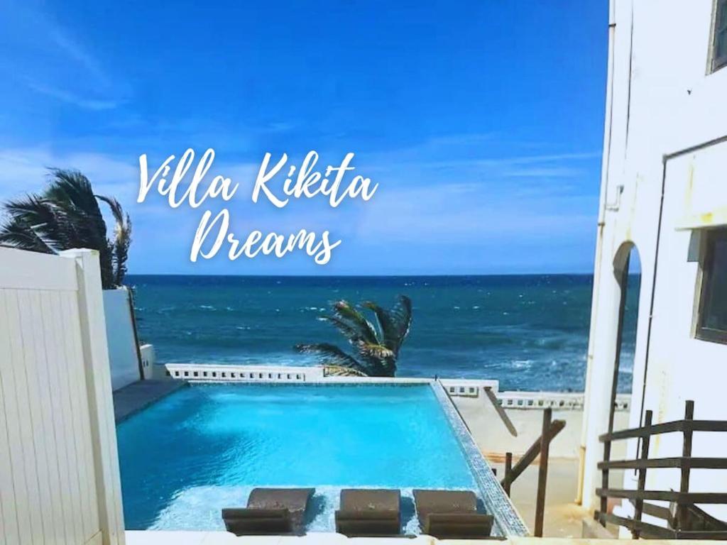 Swimmingpoolen hos eller tæt på 4 BR Kikita Beach Villa Oceanfront w Pool