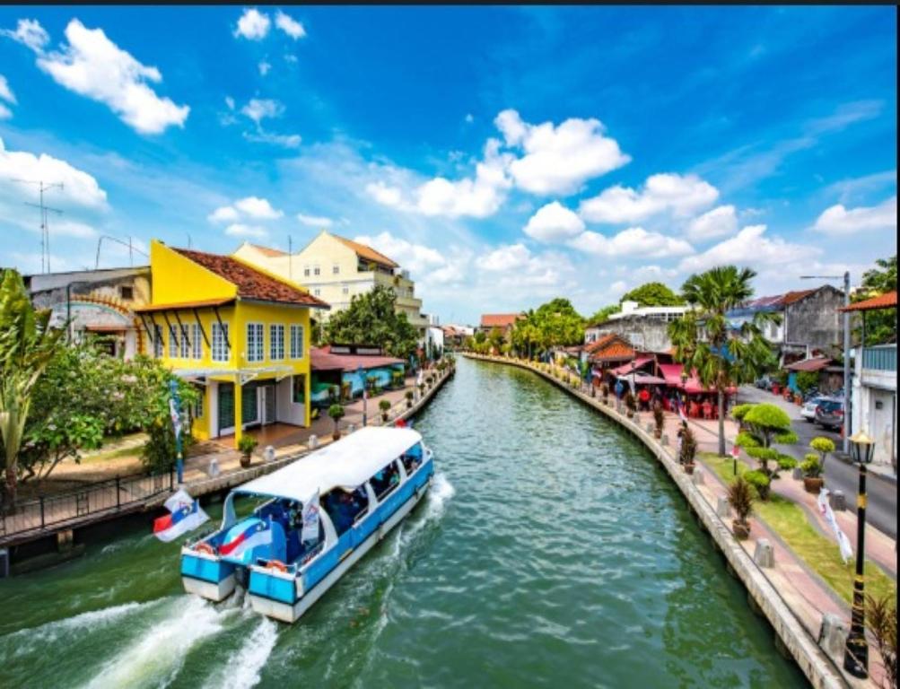 Udsigt til en flod der løber i nærheden af feriehuset