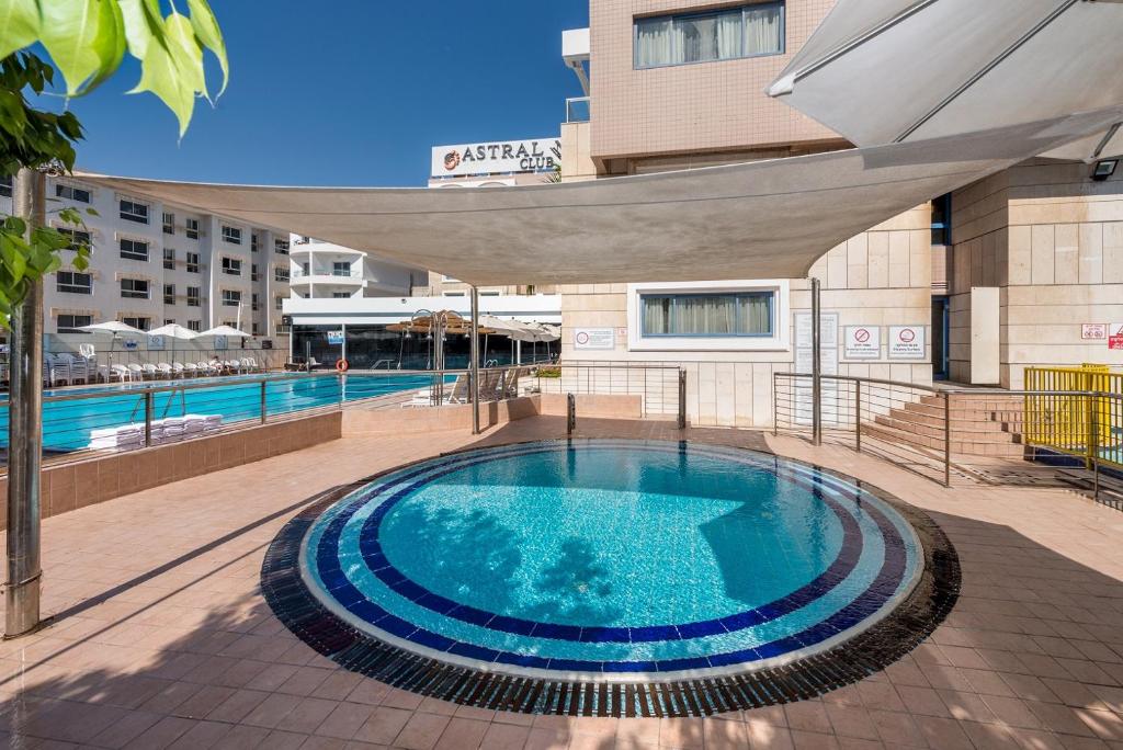 Bazén v ubytování Hotel Astral Nirvana Club- Half Board nebo v jeho okolí