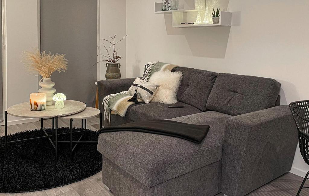 Et opholdsområde på Stunning Home In Varberg With Wifi