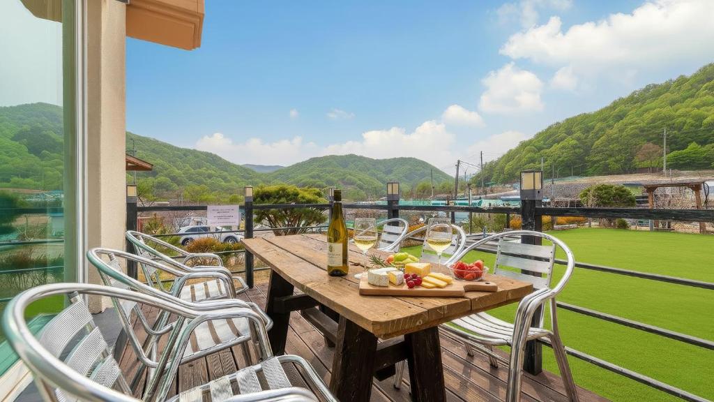 En generel udsigt til bjerge eller udsigt til bjerge taget fra feriehuset