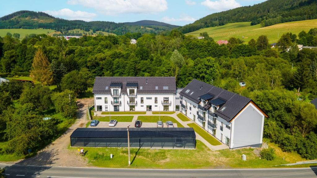 En generel udsigt til bjerge eller udsigt til bjerge taget fra lejligheden