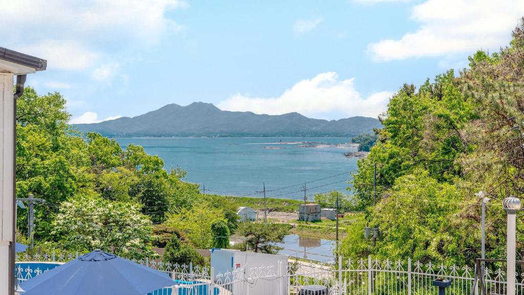 a view of the ocean from a house at Ganghwa Giverny Spa Pension in Incheon