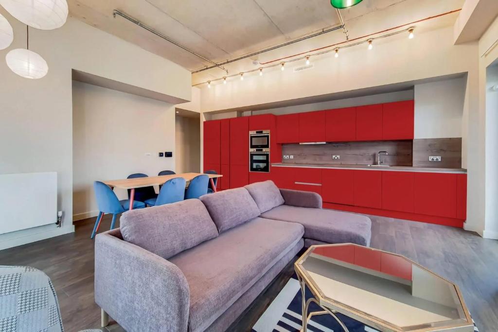The Robinson at Wembley - Modern and Eclectic - Superior Apartment