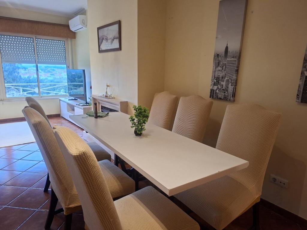 Et opholdsområde på Cantinho da Paz - Apartamento completo t3