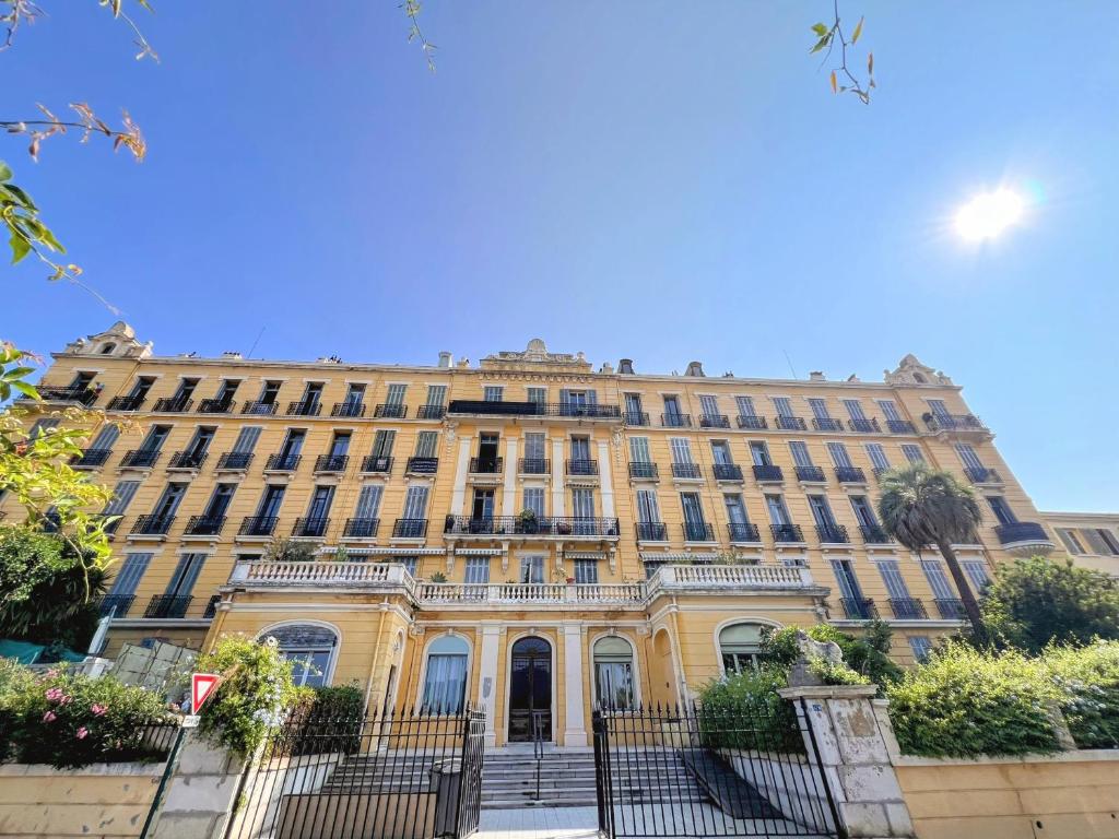 LE CASTEL Superbe appartement climatisé pour 4 personnes au centre ville de Hyères