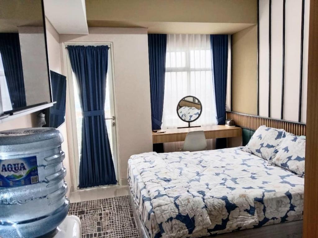 En eller flere senge i et værelse på City View Studio Apartement South Surabaya