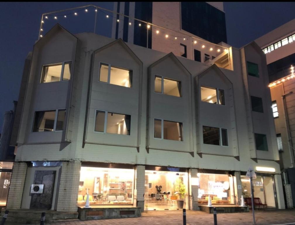 Το κτήριο όπου στεγάζεται  ο ξενώνας