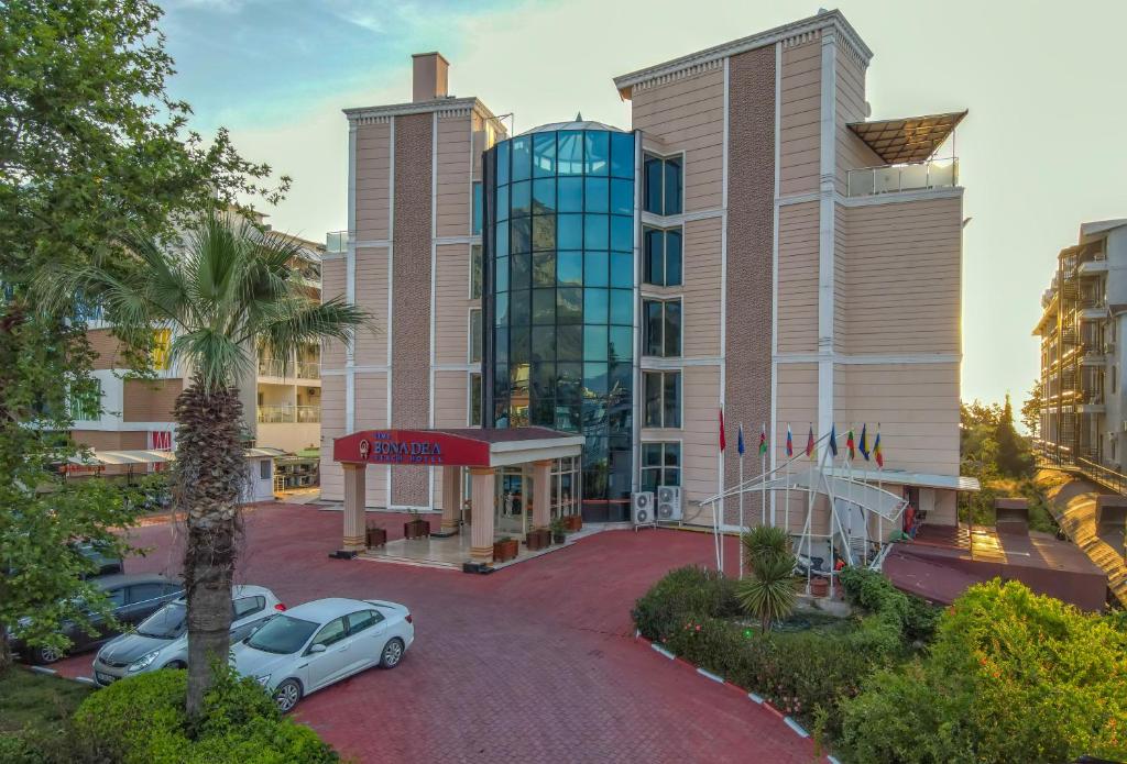 فضای داخلی Lims Bona Dea Beach Hotel در آنتالیا - تصویر ۳