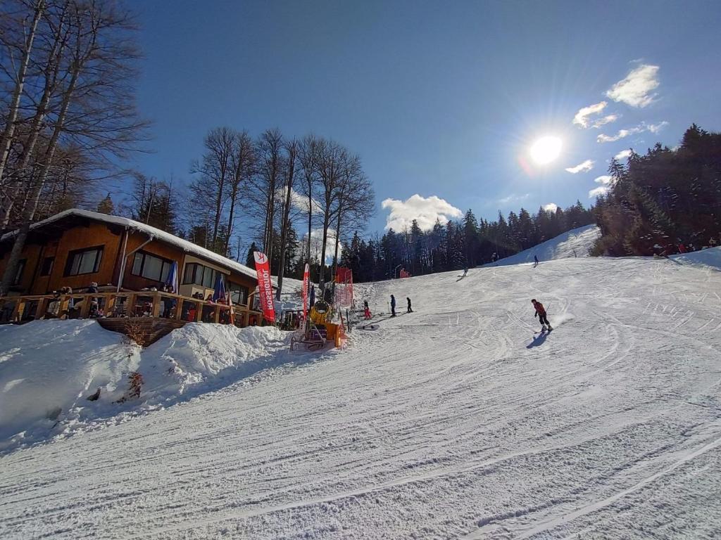 Finish Line Guest House om vinteren