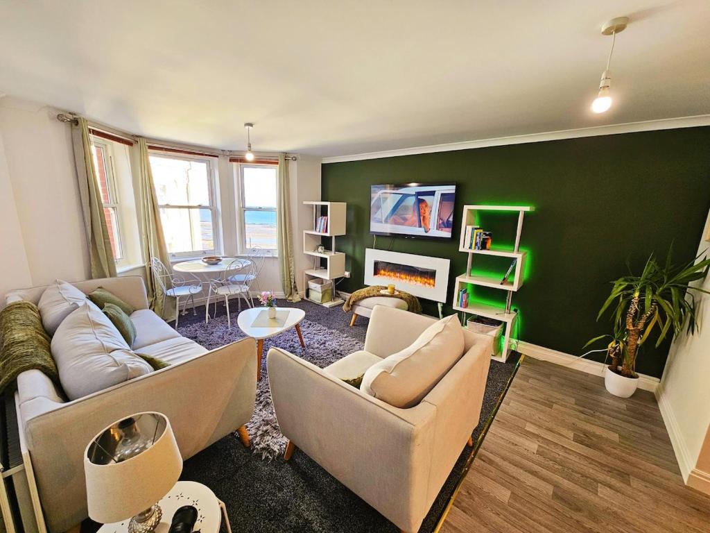 Afbeelding uit fotogalerij van Stylish Seafront Apartment with Bay Window Views in Cleethorpes