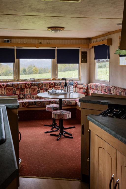 a kitchen with a table and a couch at La Belle Vue in Durmignat