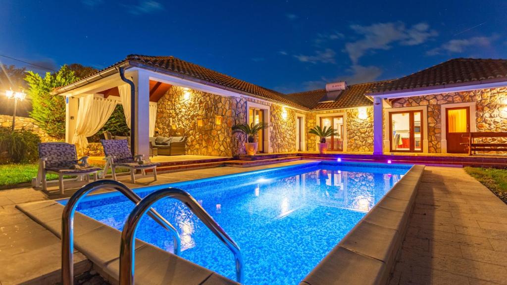 Swimmingpoolen hos eller tæt på Villa Gostinjac 1 with pool Krk by Villas Guide