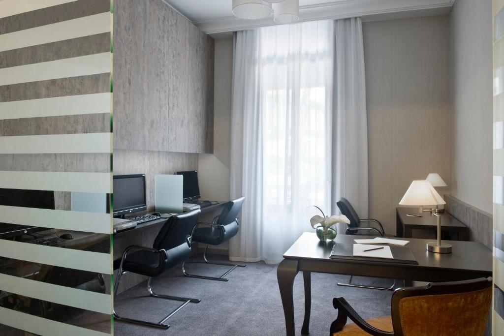 an office with a desk with chairs and a computer at InterContinental Madrid by IHG in Madrid
