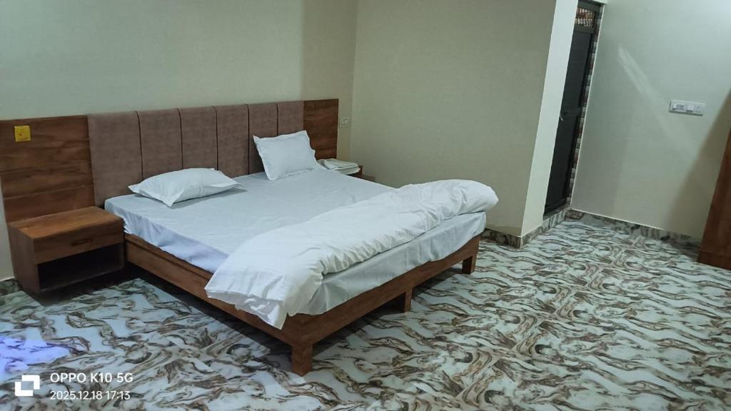 Postel nebo postele na pokoji v ubytování Hotel Rama Crown