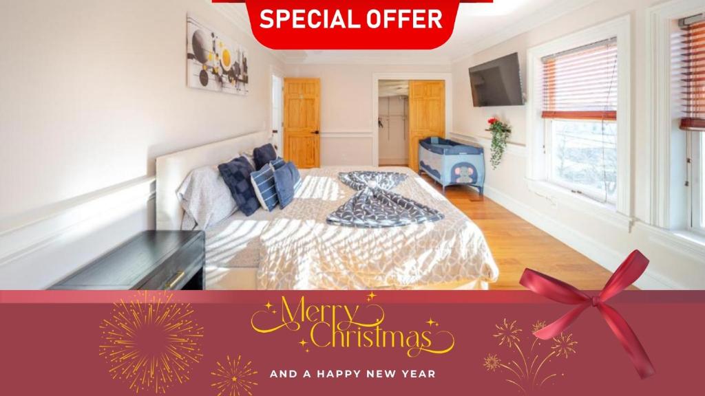 En eller flere senge i et værelse på 383 - 3BR Quincy - Chic House near Adams Park