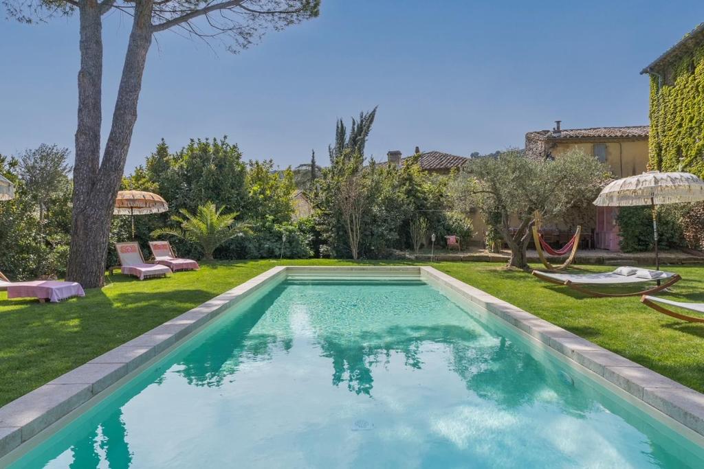 Swimmingpoolen hos eller tæt på Le Petit Palais Hors Du Temps