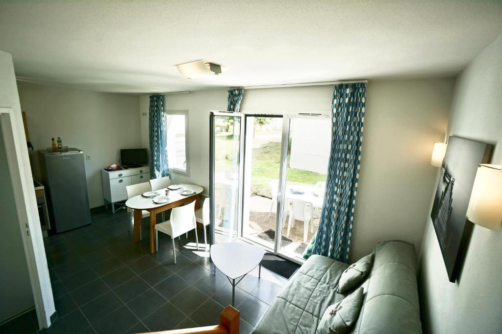 Et opholdsområde på Cabane aux étoiles -piscine-golf à 50m