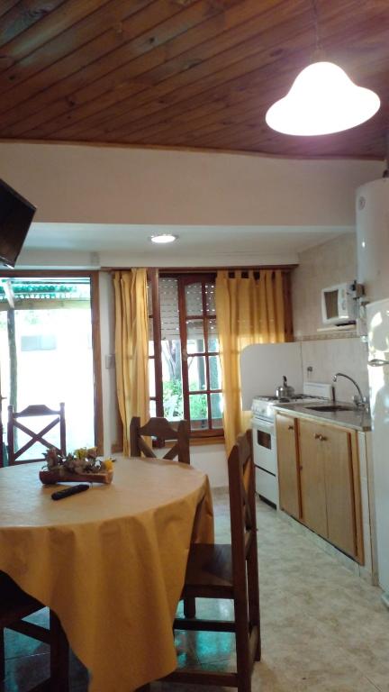 Køkken eller tekøkken på Cabañas y Camping El Gringo