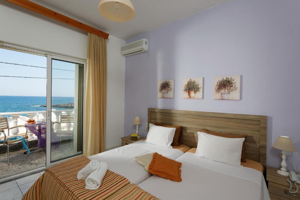 Postel nebo postele na pokoji v ubytování Zorbas Hotel