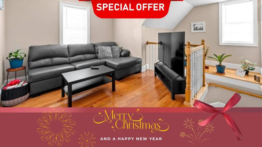 Posezení v ubytování 555-2 6BR Quincy - Spacious Apt near Perry Beach