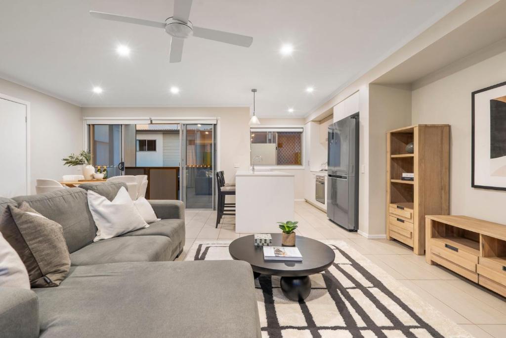 Et opholdsområde på Market Square Modern Haven - Near QEII and Griffith Uni