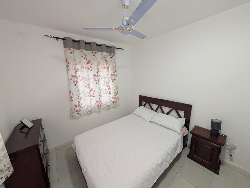 Bright 3-Bedroom Bungalow in Tujereng Sleeps 6 6