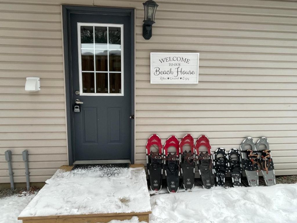 Algonquin Waterfront and Winter Paradise With Sunsets trong mùa đông