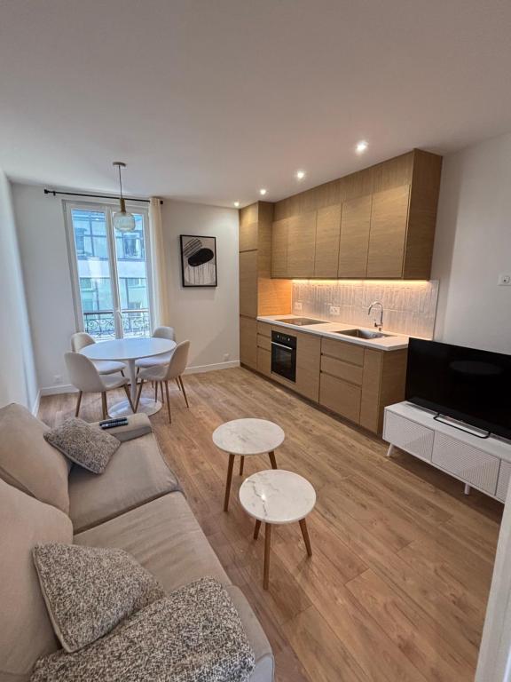 a living room with a couch and a table at Charmant T2 in Alfortville