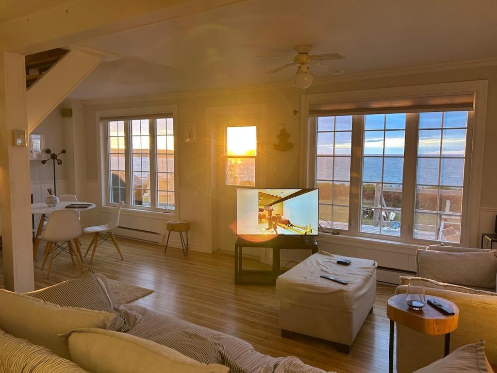 Khu vực ghế ngồi tại Seaside Cottage 180 Views