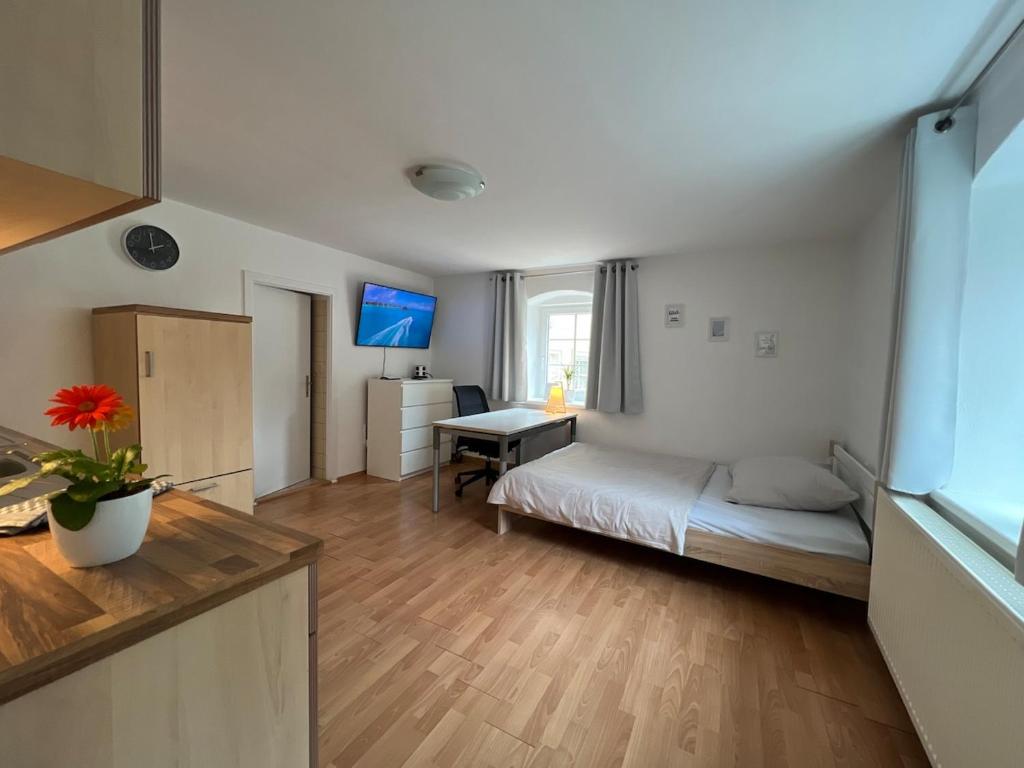 Postel nebo postele na pokoji v ubytování Yellow House Apartments - Top 5