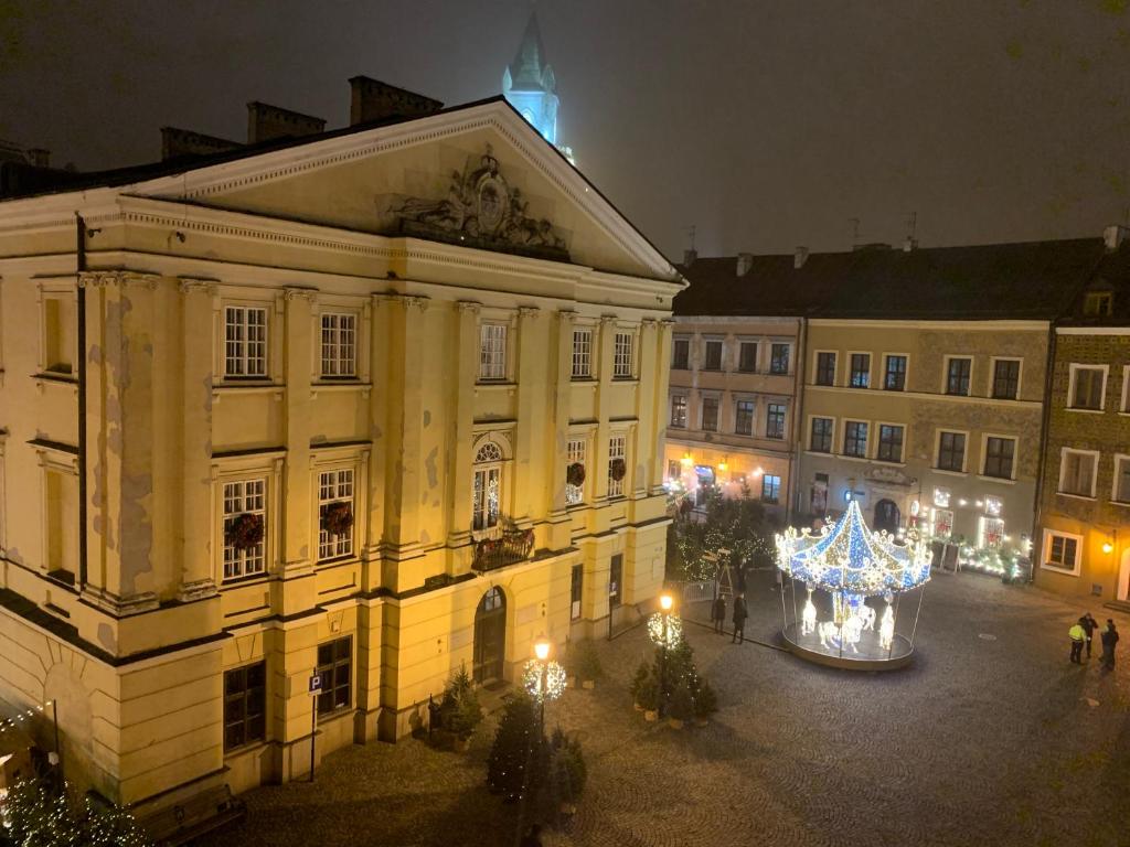 an old building with a christmas light in the courtyard at Apartamenty Magdalena in Lublin