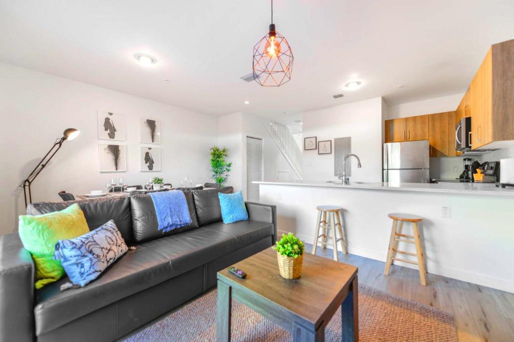 a living room with a couch and a kitchen at Spacious Townhouse W Free Parking in Miami