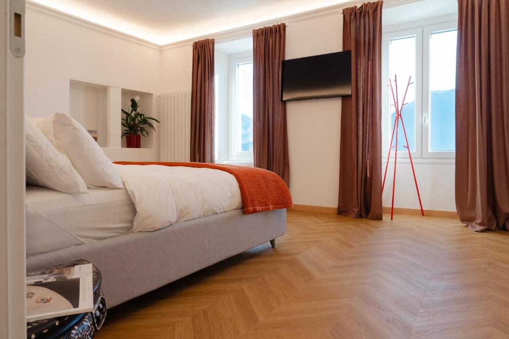 Et tv og/eller underholdning på Belvedere 237 Lakeview Terrace Luxury Apartment