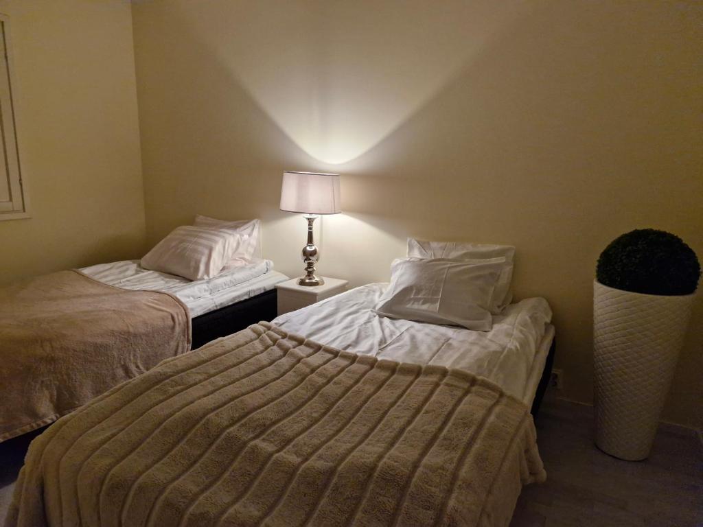 En eller flere senge i et værelse på Luxury apartment on the riverside In Rovaniemi