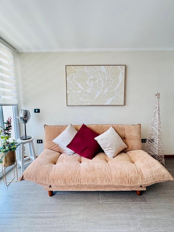 a living room with a couch with pillows on it at Departamento en Península in Iquique