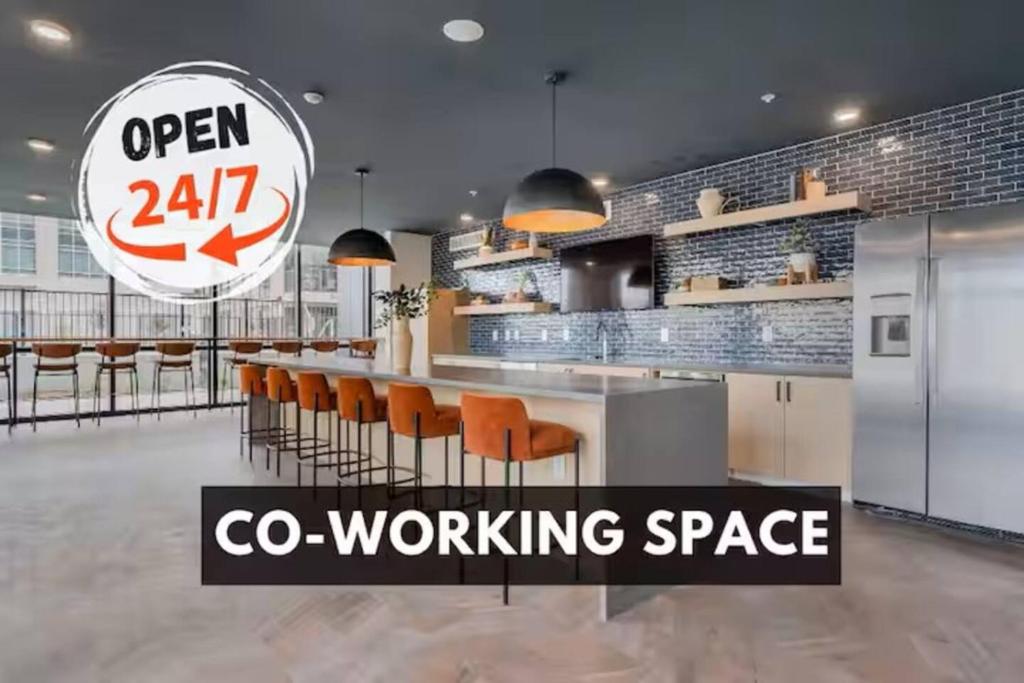 Certifikát, hodnocení, plakát nebo jiný dokument vystavený v ubytování Amazing Townhome in Indy - Free Parking and Gym