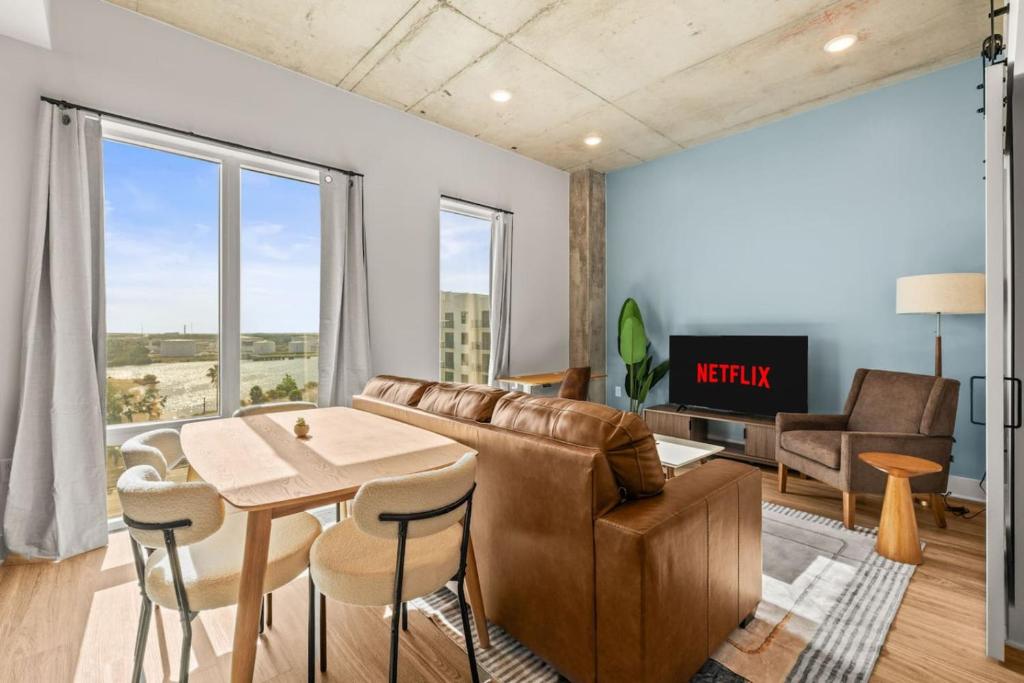 a living room with a table and a couch at 1BR Channelside | Free Amenities + Prime Location in Tampa