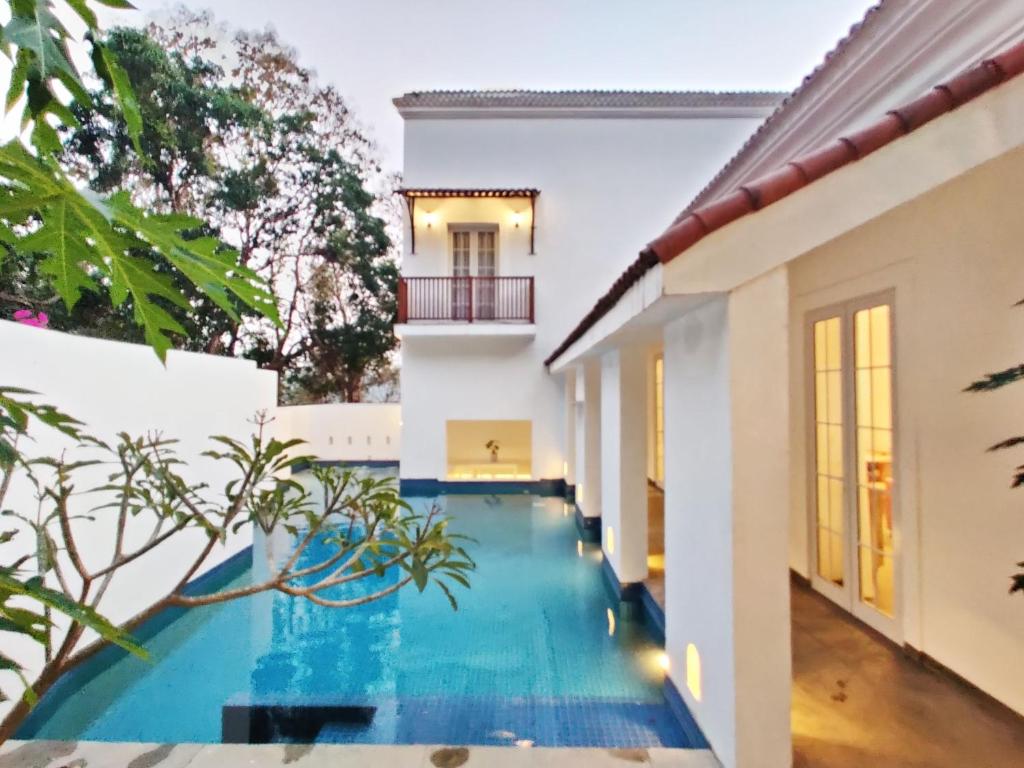 Vida Aldona - A Luxurious Retreat - 4BHK Villa Private Pool Near Beach ... - Urban Retreats With Private Pool